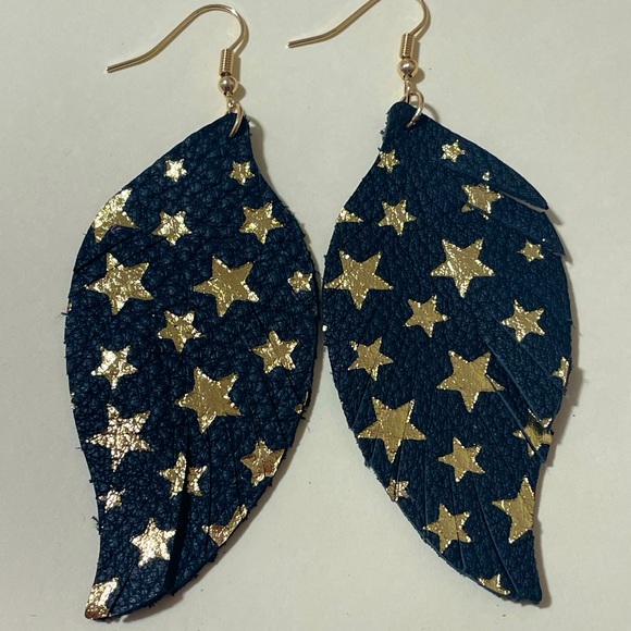 🎉❤️Ali Midnight Blitz Black Gold Stars Feather Earrings - Picture 1 of 1